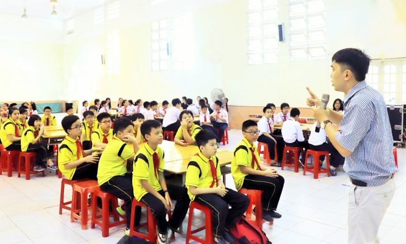 Giáo dục gia đình kết hợp nhà trường