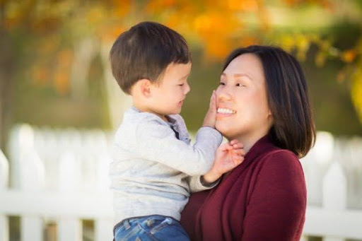 trẻ bướng bỉnh không nghe lời