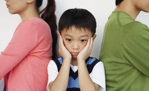 trẻ bướng bỉnh không nghe lời