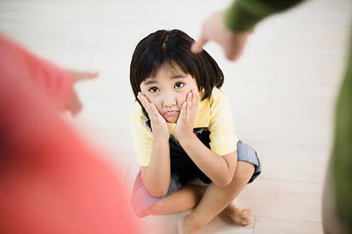 trẻ bướng bỉnh không nghe lời