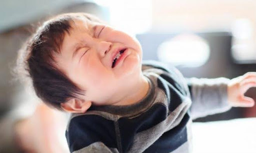 trẻ bướng bỉnh không nghe lời