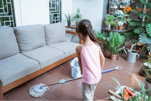 con tự giác làm việc nhà