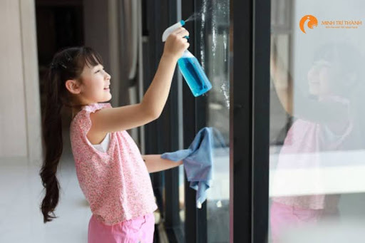 con tự giác làm việc nhà