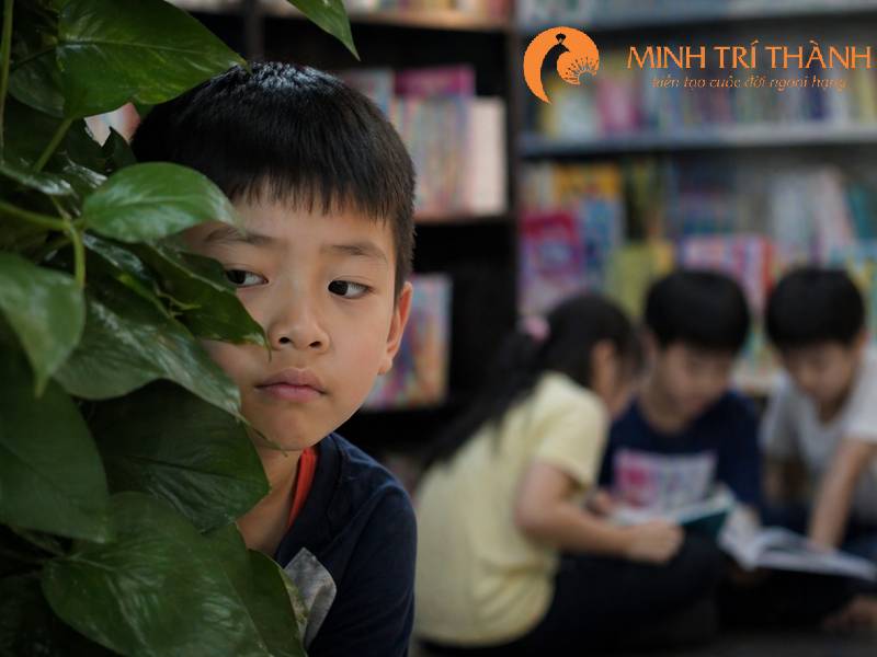 Dấu hiệu trẻ nhút nhát chia theo nhiều cấp độ