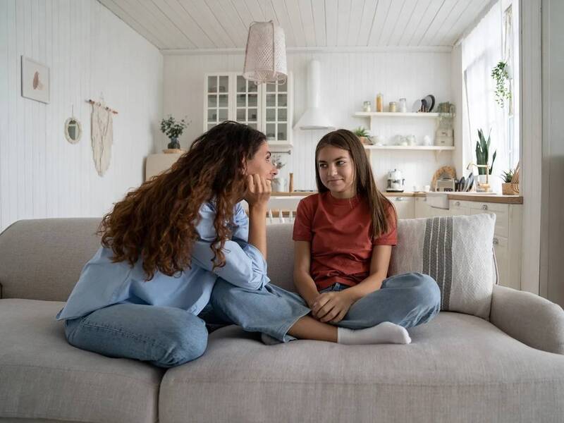 Cha mẹ đồng hành cùng con thay vì kiểm soát