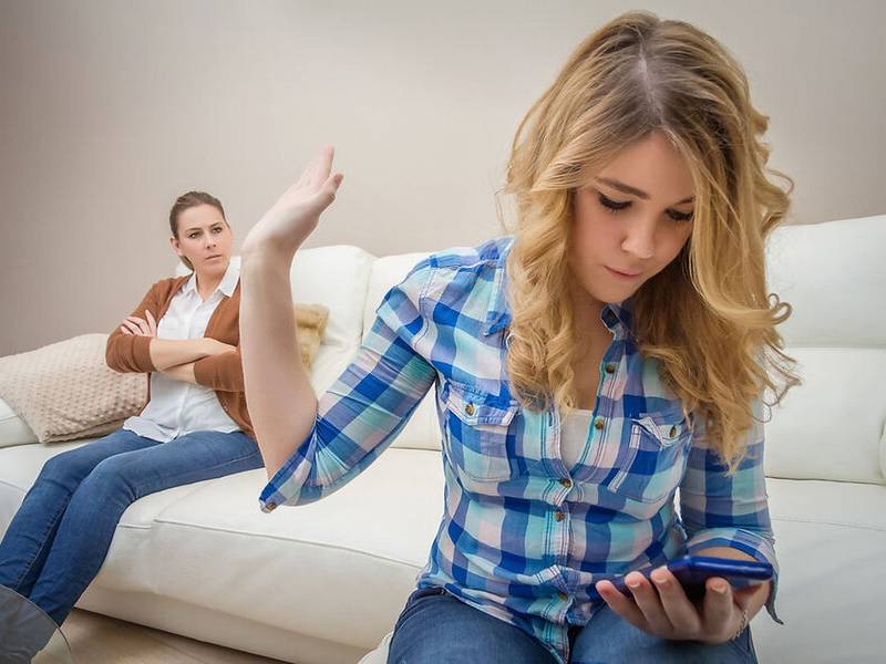 Khó khăn khi cai nghiện mạng xã hội cho con