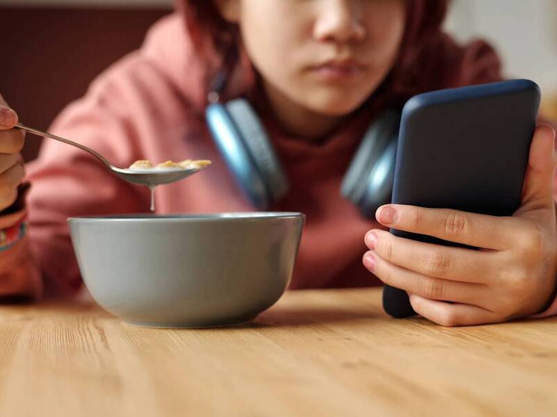 Không có quy tắc dùng điện thoại cho con