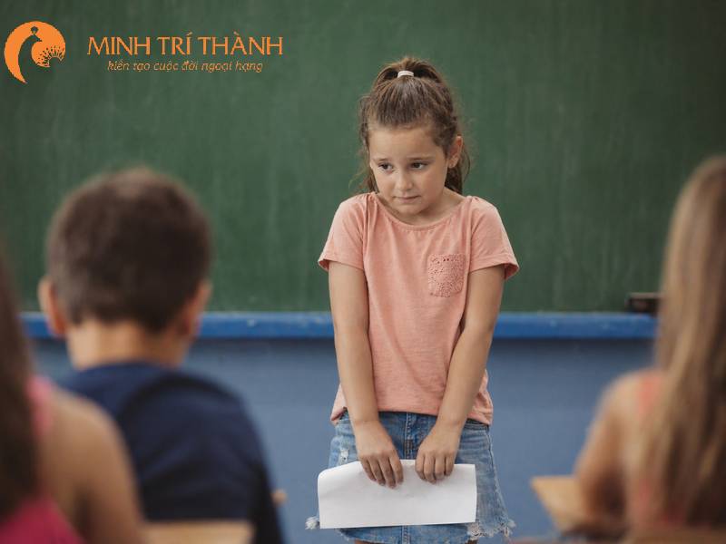 niềm tin giới hạn dán nhãn trẻ nhút nhát