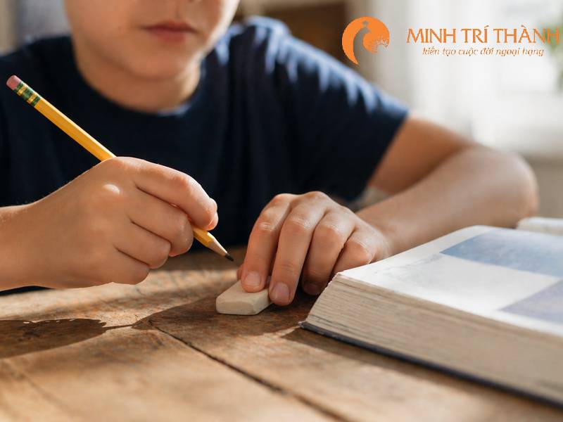 Trẻ mất tập trung vì sự trì hoãn