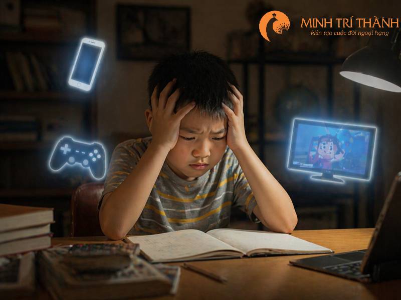 Trẻ mất tập trung vì môi trường xung quanh