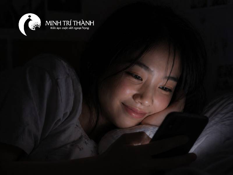 trẻ yêu sớm thường thức khuya