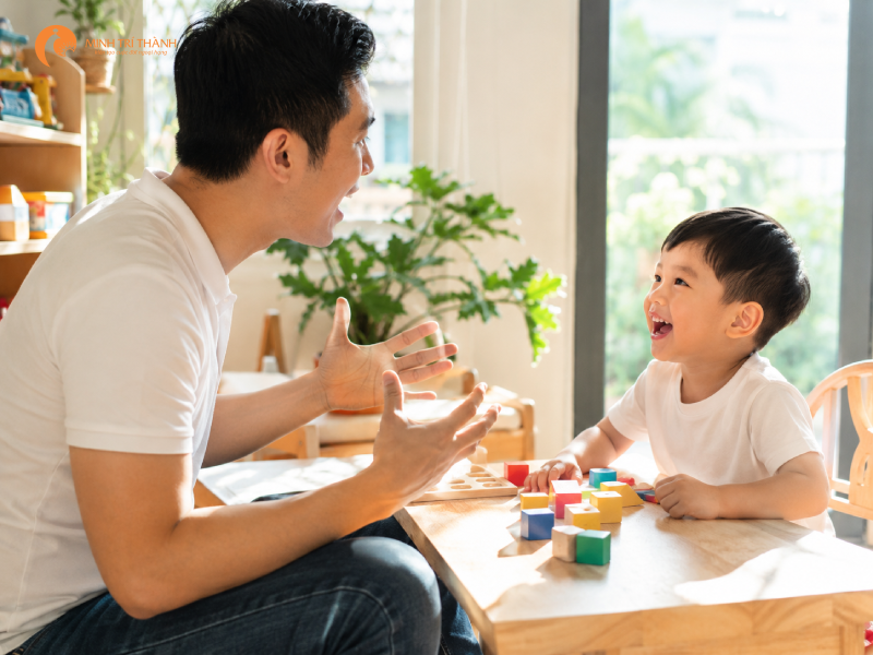 cách dạy con lên 4 tuổi phát triển trí tuệ ngôn ngữ
