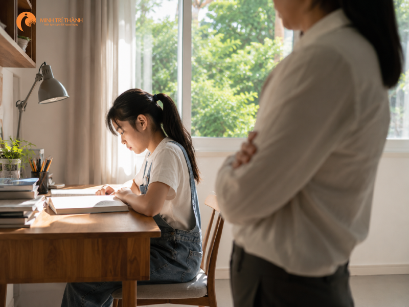 cha mẹ áp đặt con cái là gì
